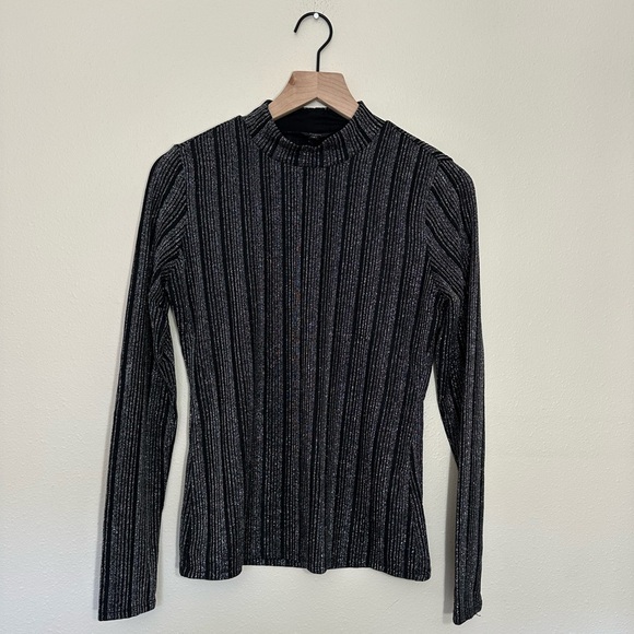 GUESS Long-Sleeved Mock Neck Metallic Top - Picture 1 of 5